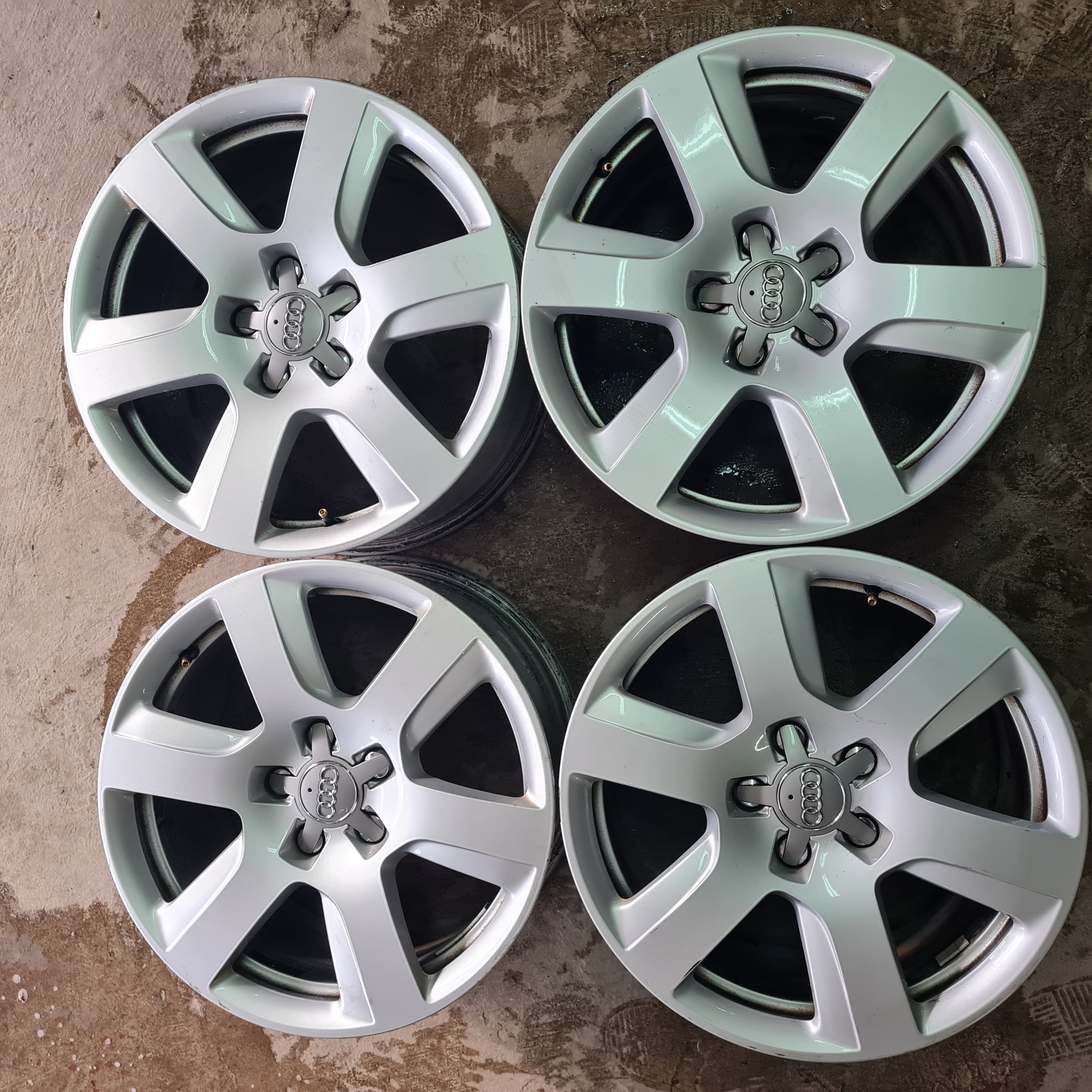 Audi A4  A6 Q5 Q5-SPORTBACK -  4G0601025BK 17"