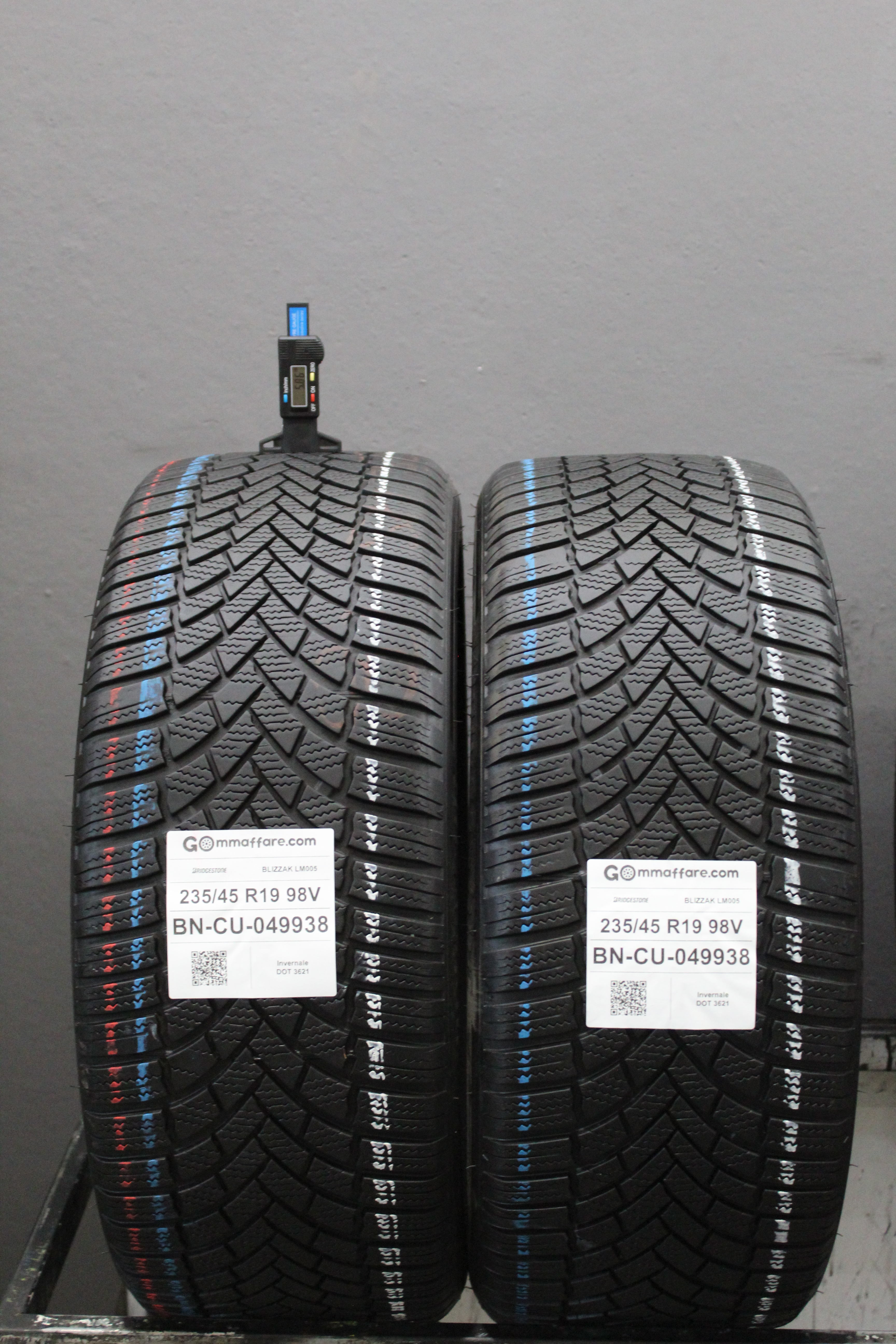 Bridgestone BLIZZAK LM005 235/45 R19
