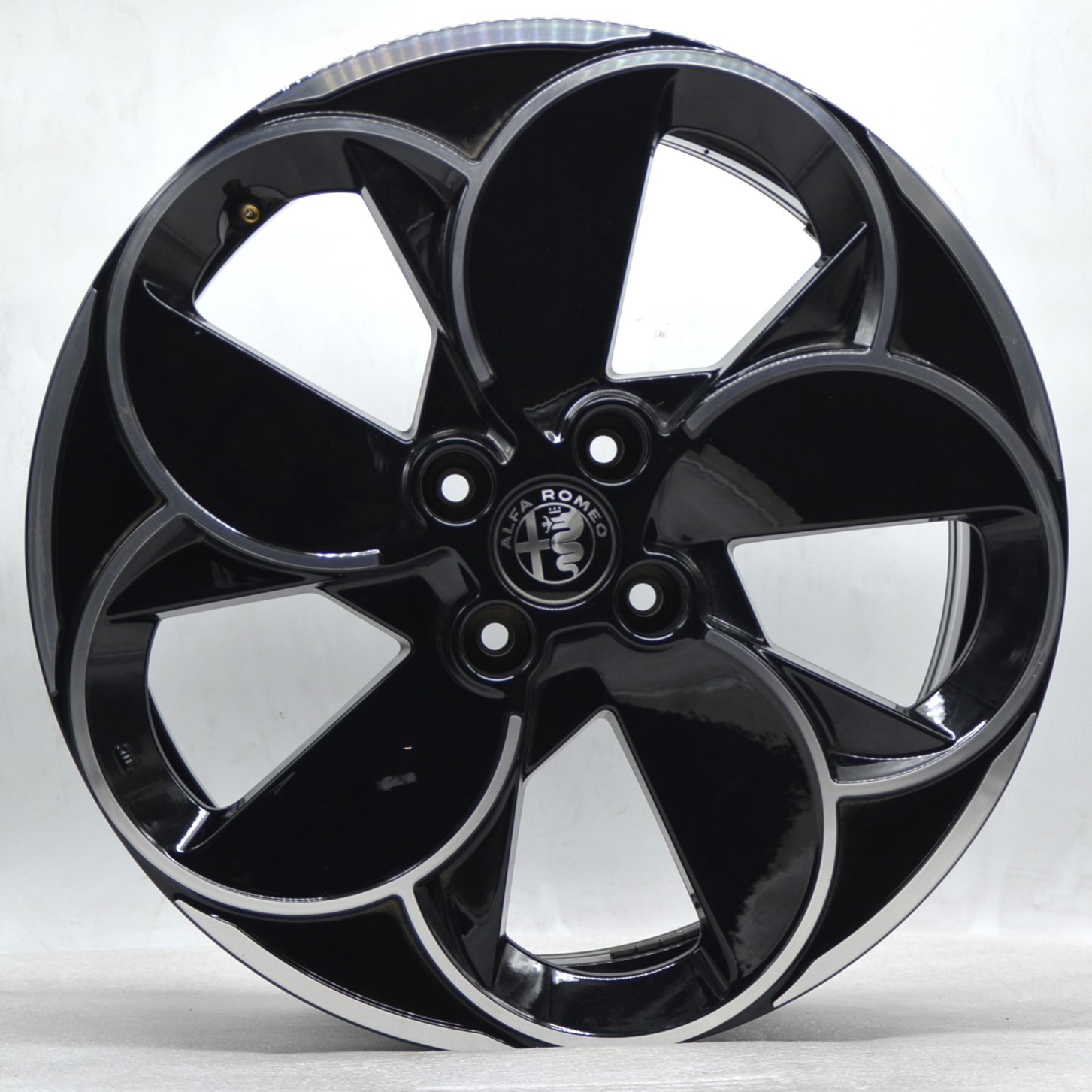 Alfa Romeo JUNIOR - 50573638 18"