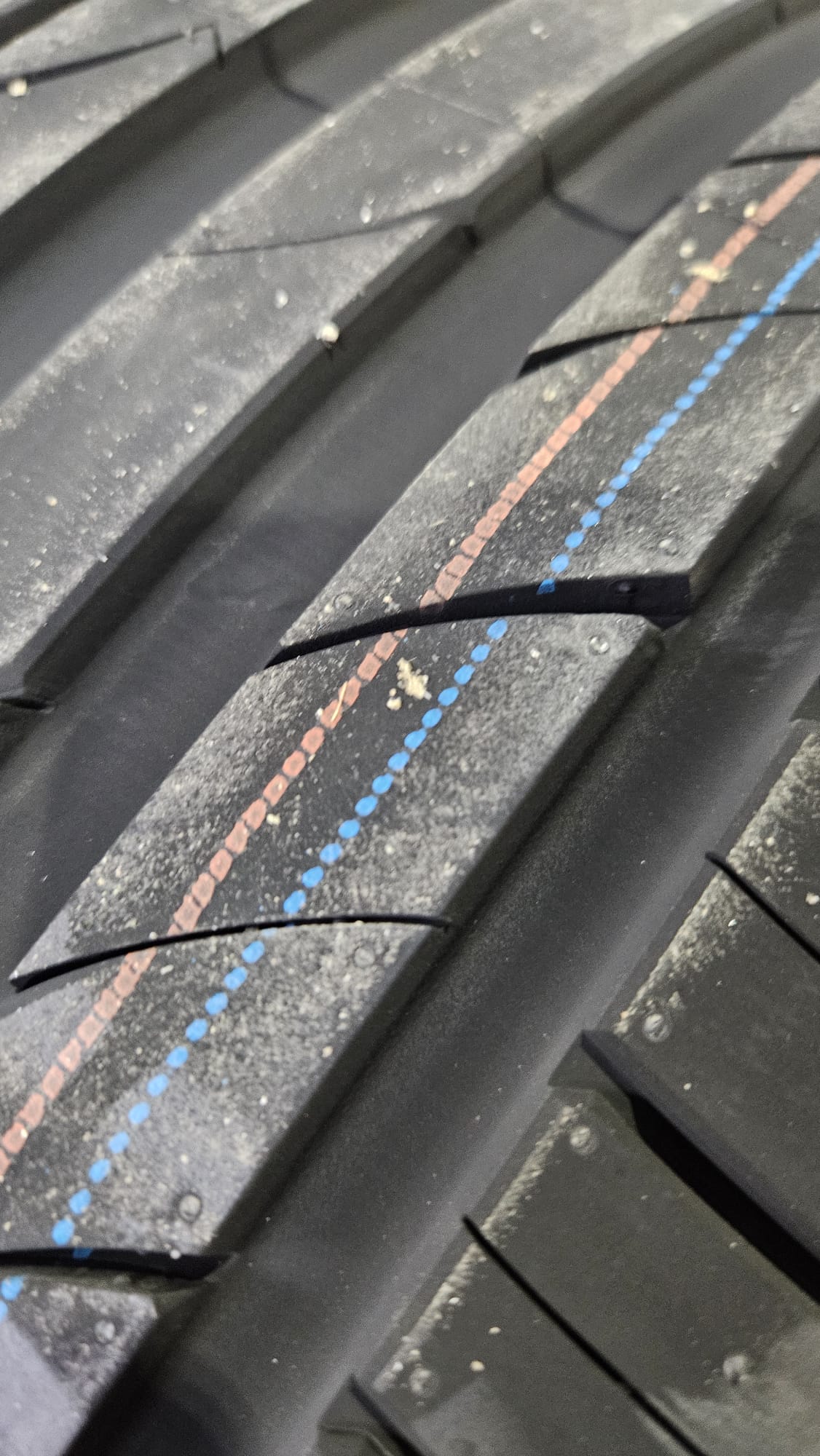 Tracmax PRIVILO TX-3 XL 245/45 R19