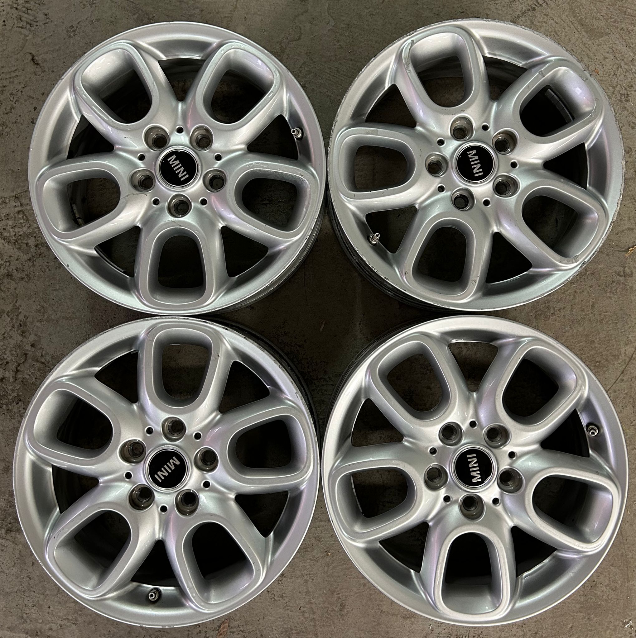 Mini Cooper New ClubMan 16"
