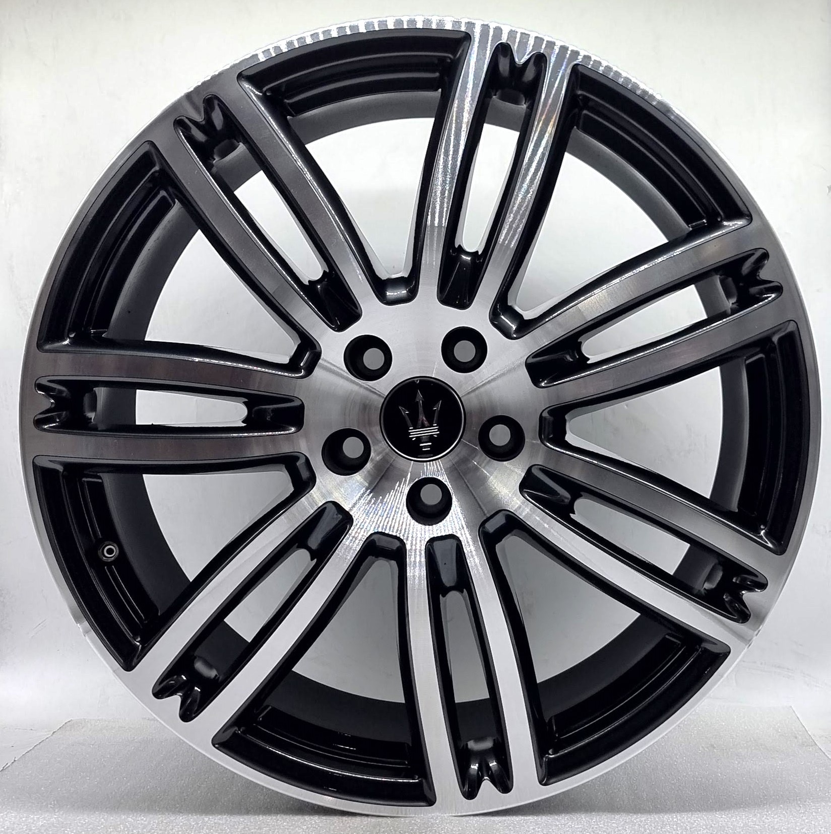 Maserati GHIBLI 670016859  670016860