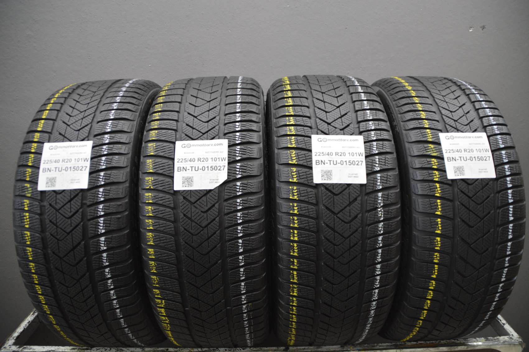 Pirelli SOTTOZERO AO 225/40 R20