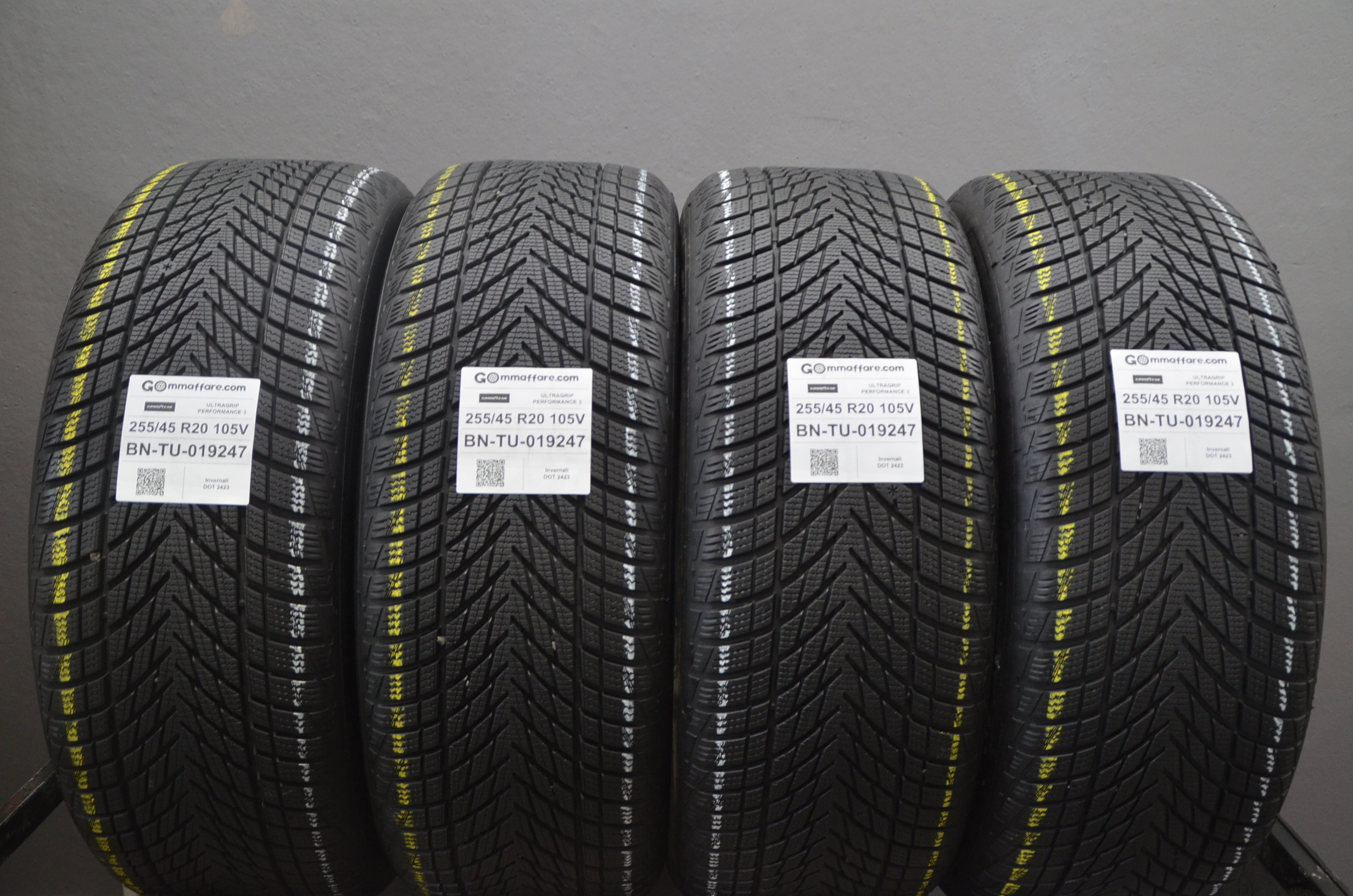 Goodyear ULTRAGRIP PERFORMANCE 3 255/45 R20