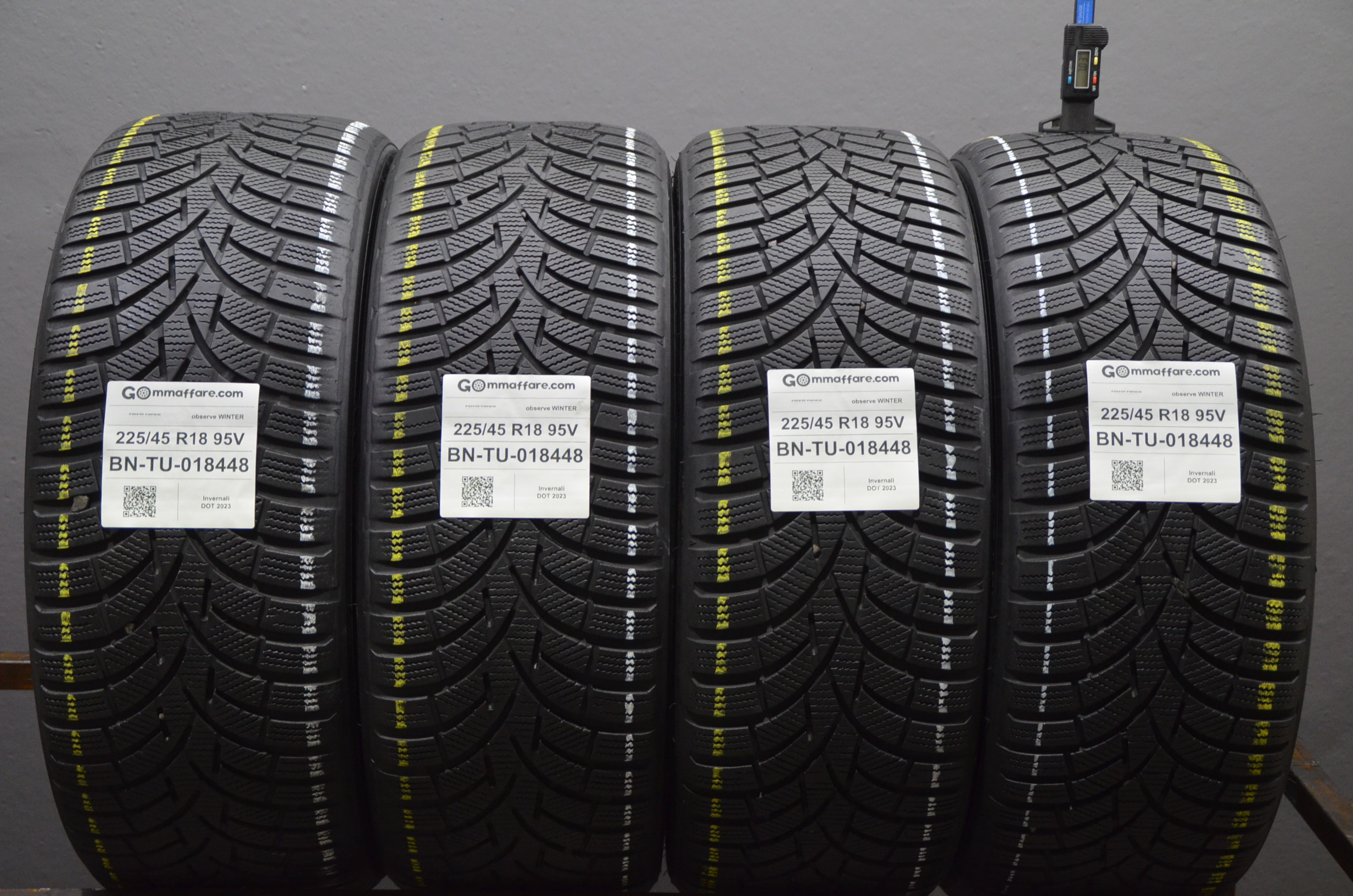 Toyo observe WINTER 225/45 R18