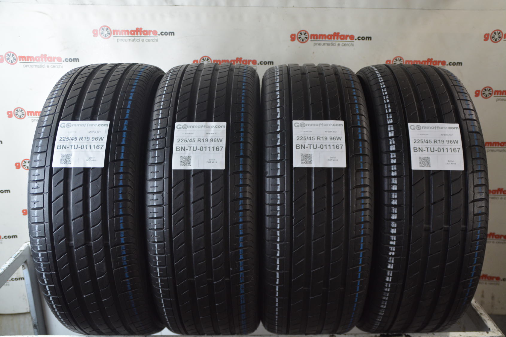 Nexen Tire NFERA SU1 225/45 R19