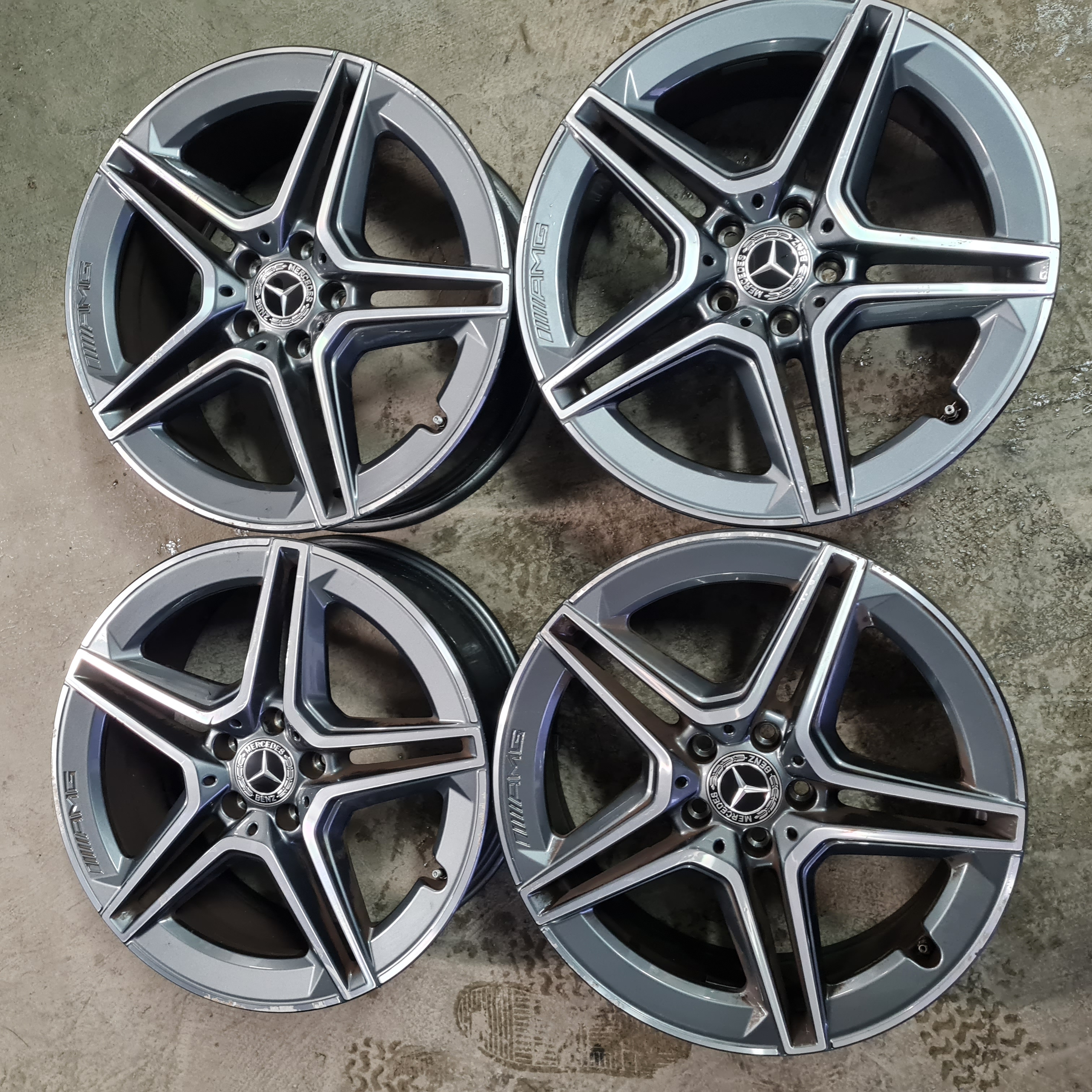 Mercedes Benz GLA GLB A2474011500