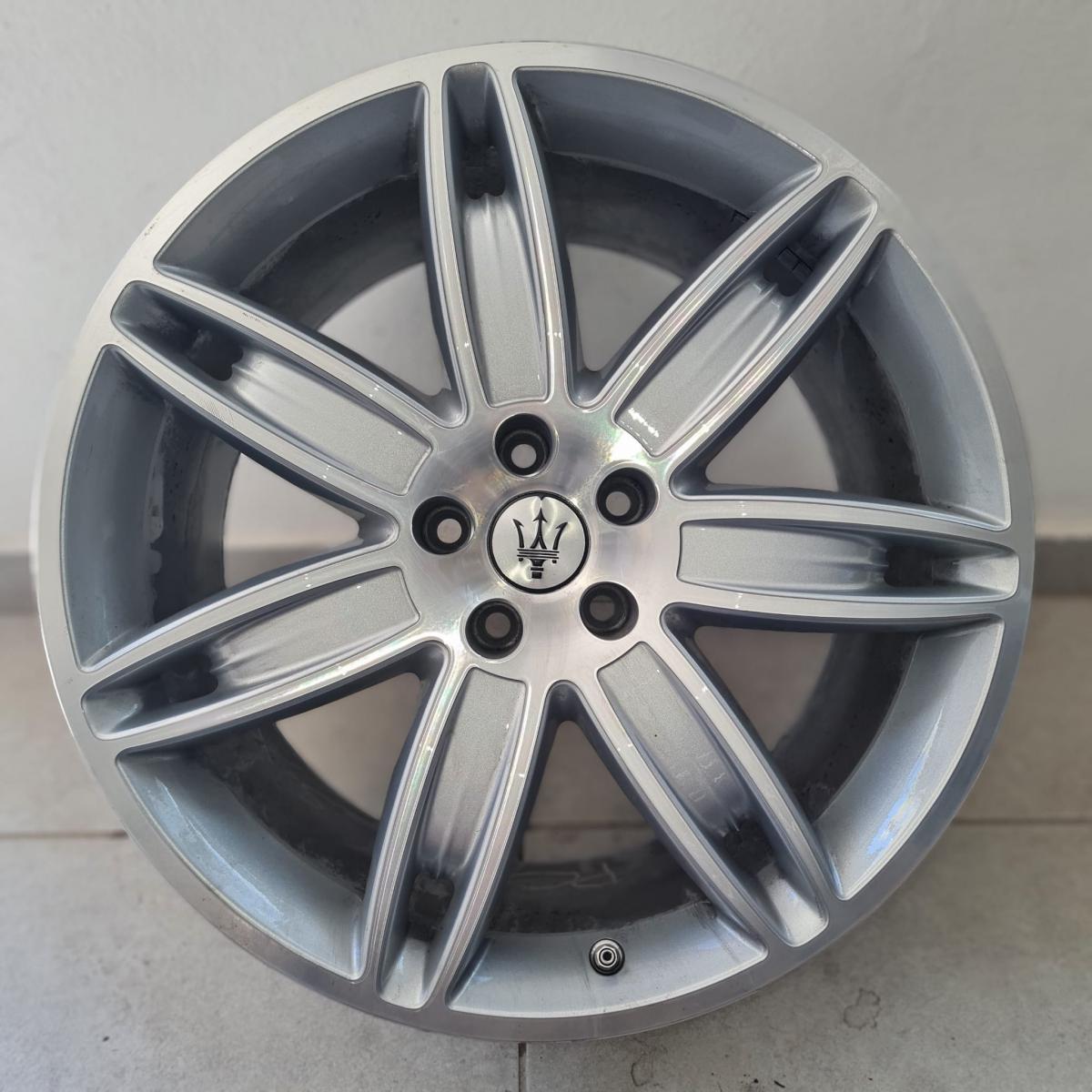 Maserati Ghibli Quattroporte 670010623 (POSTERIORE) 20"