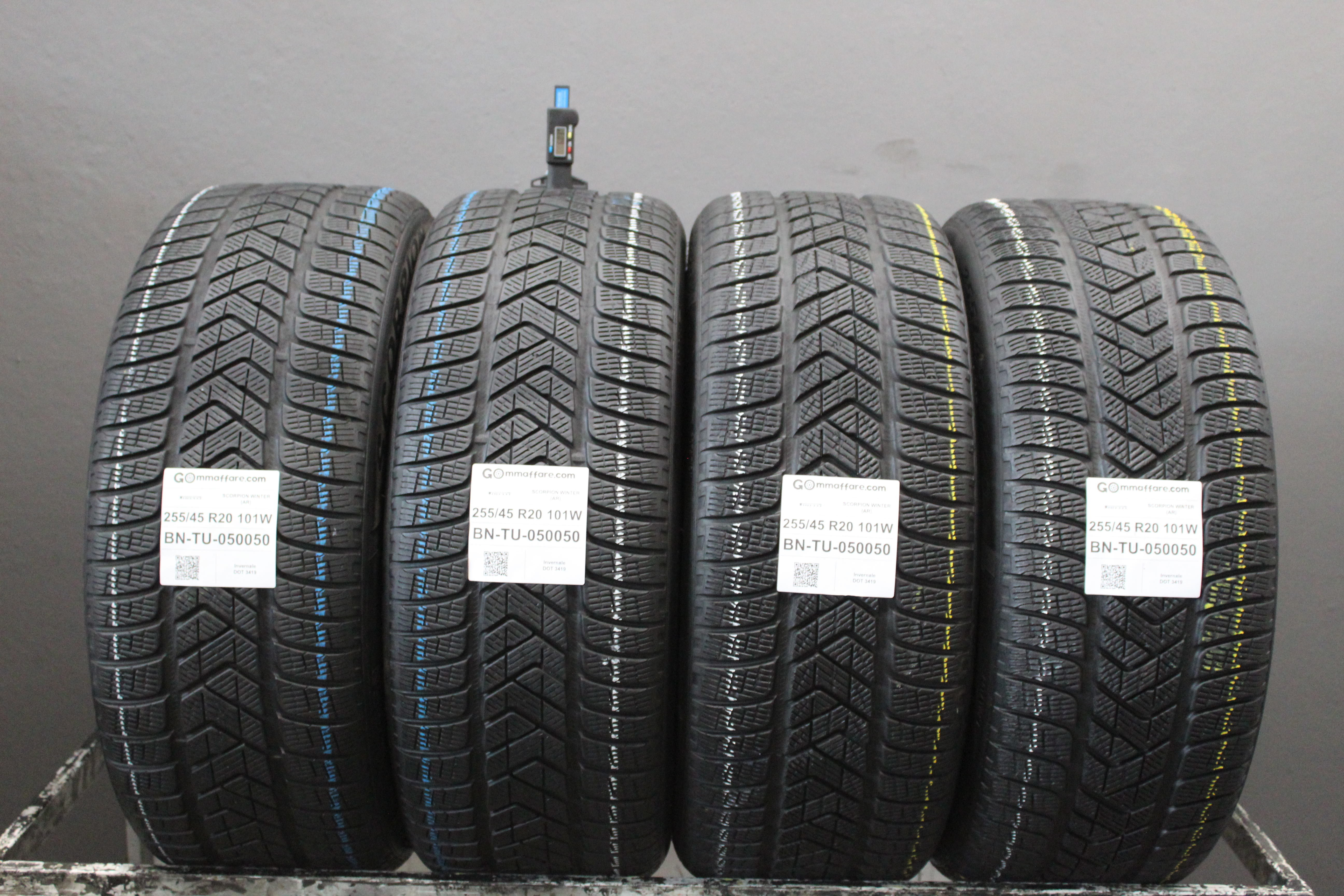 Pirelli SCORPION WINTER (AR) 255/45 R20