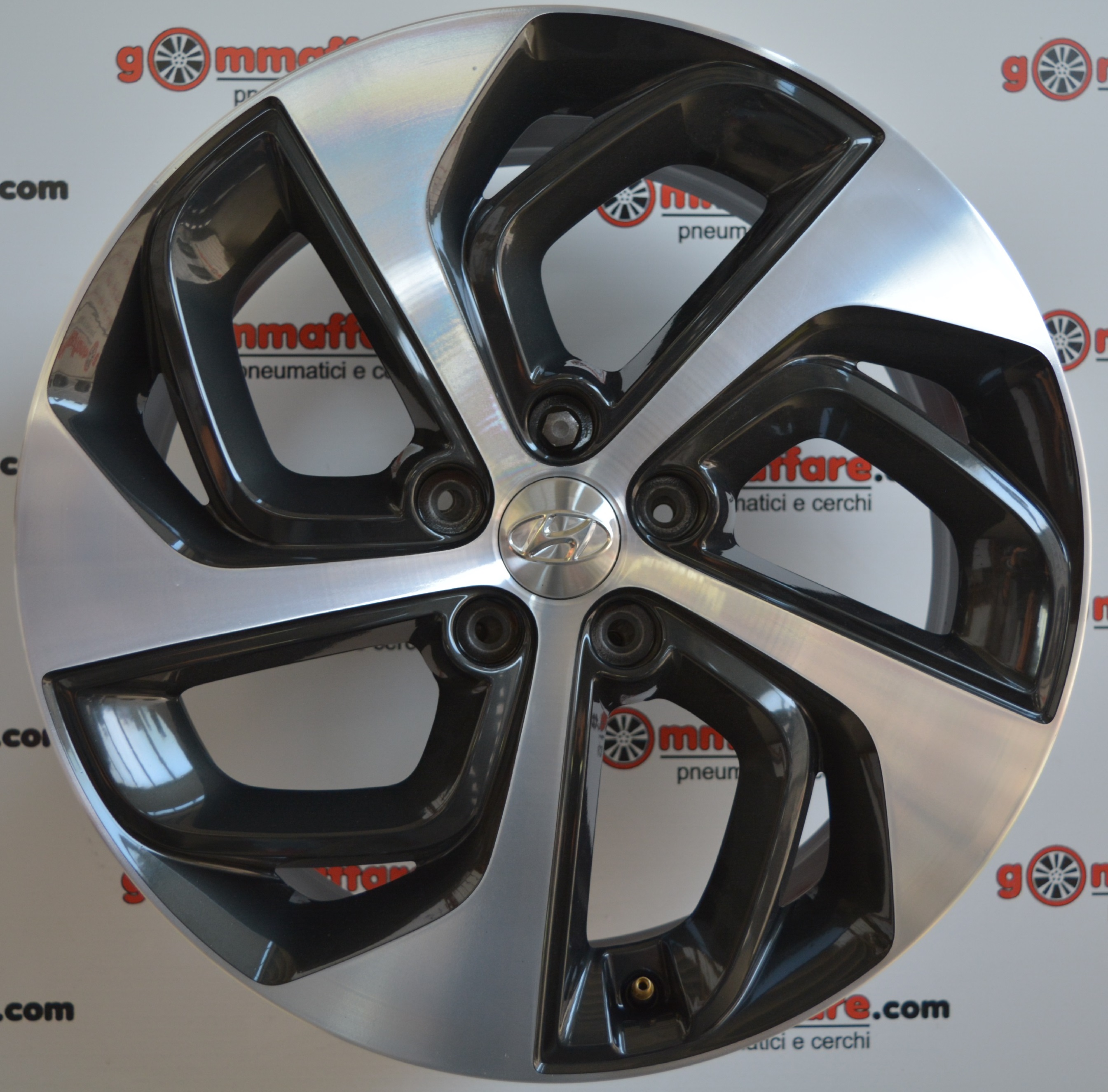 Hyundai TUCSON NEW 19"