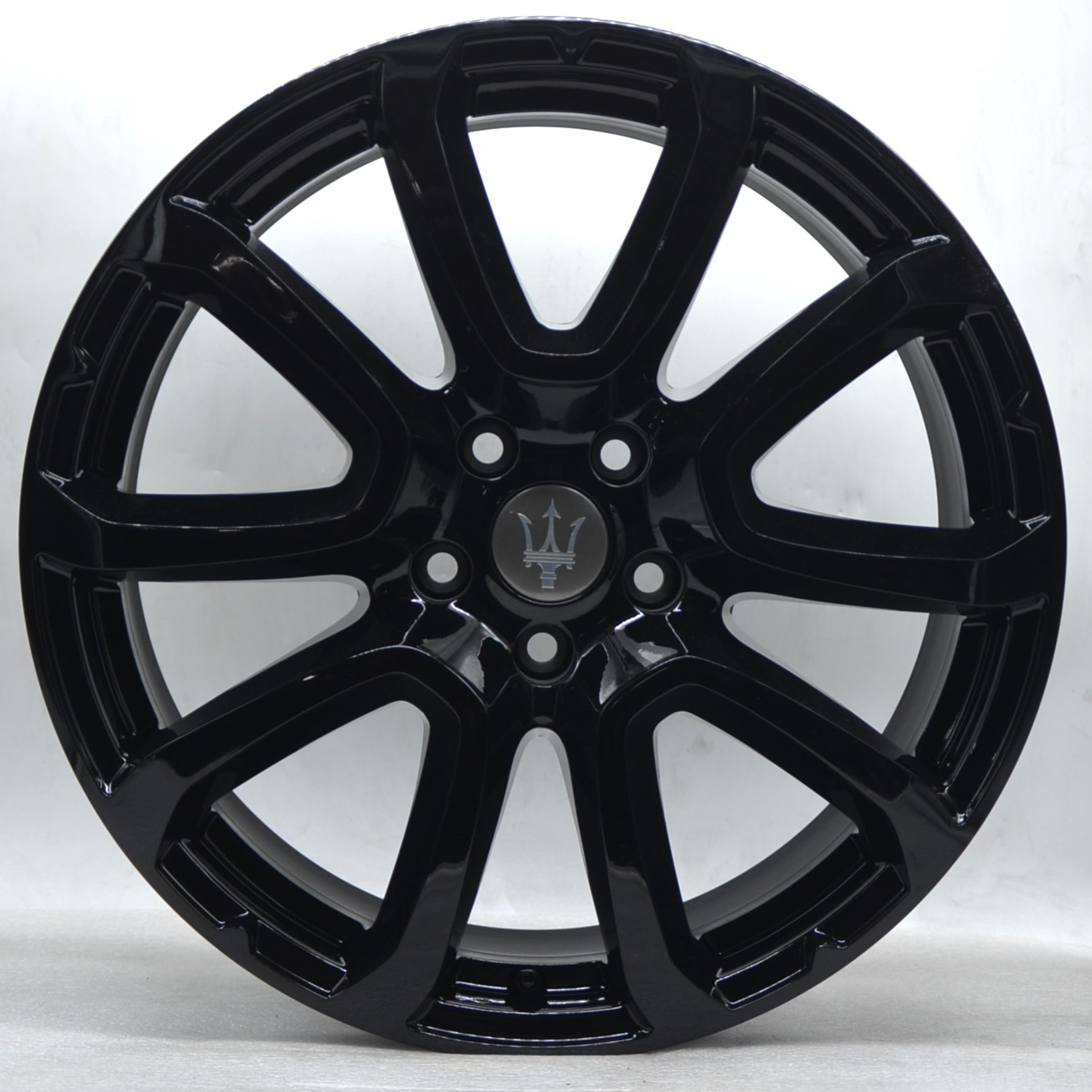 Maserati LEVANTE - 670044699 19"