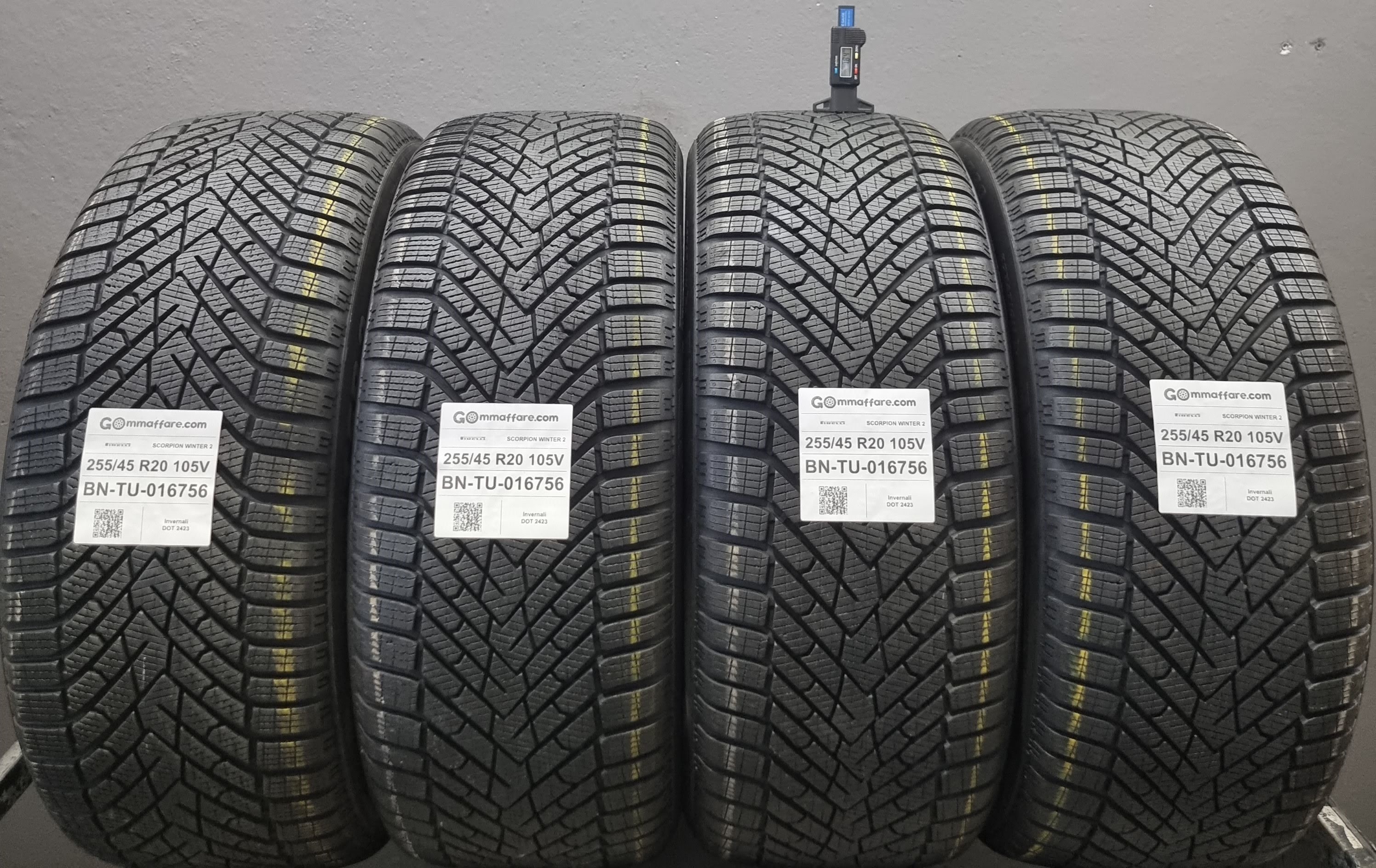 Pirelli SCORPION WINTER 2 255/45 R20