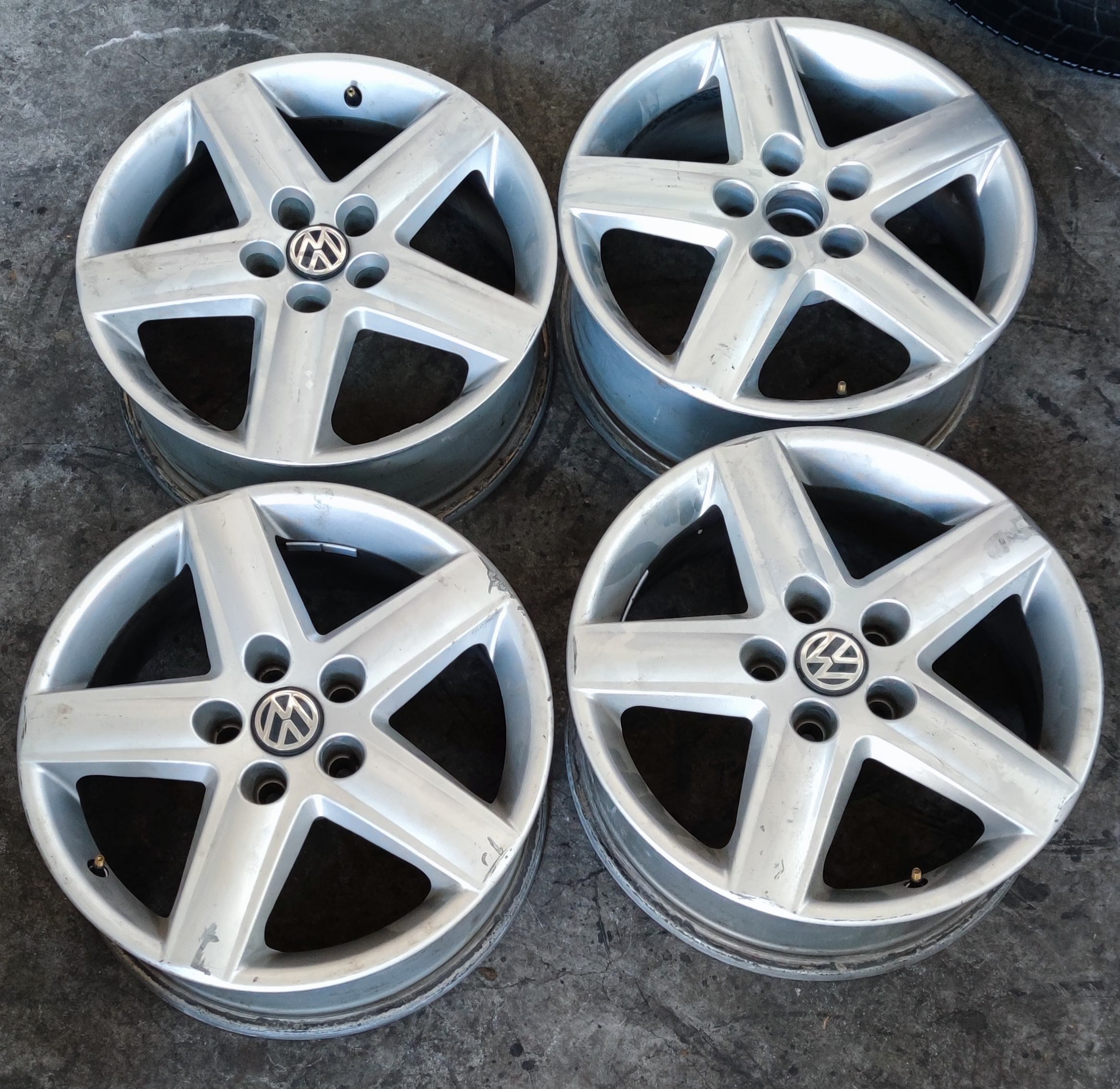 Volkswagen Passat 17"