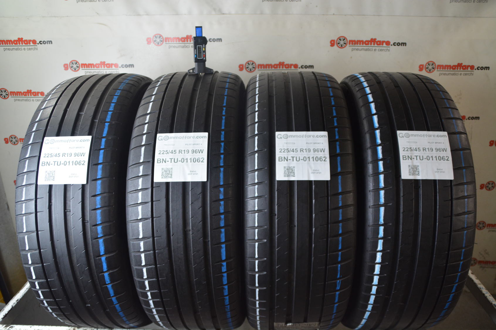 Michelin PILOT SPORT 4 225/45 R19