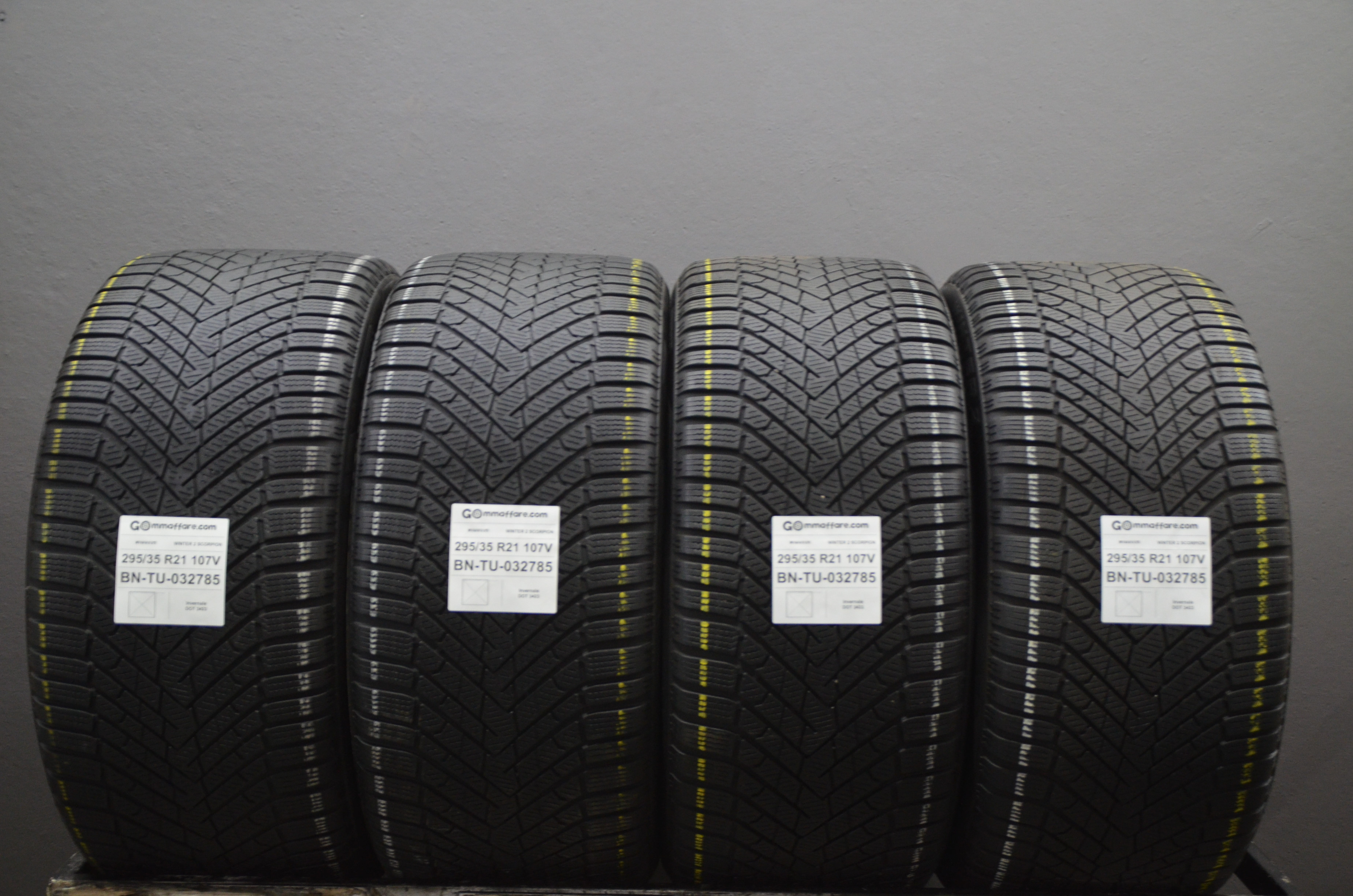 Pirelli WINTER 2 SCORPION 295/35 R21